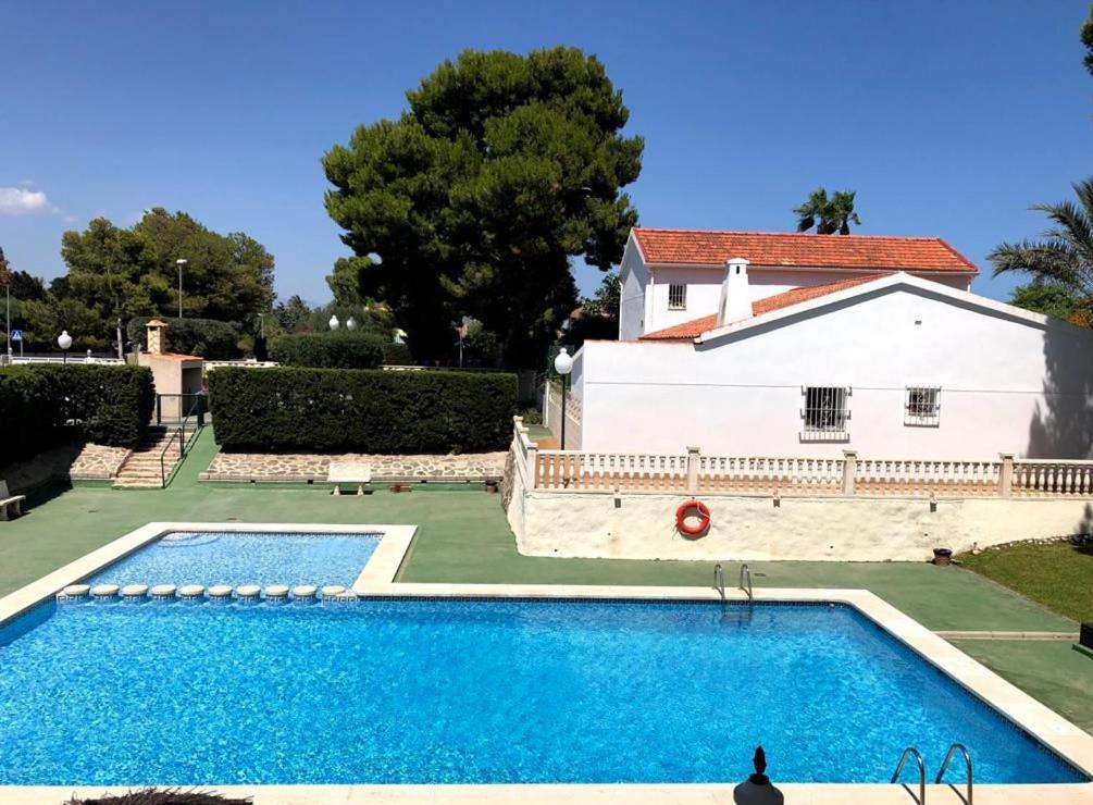 Apartamento Con Piscina Y Parking إل كامبيلو المظهر الخارجي الصورة